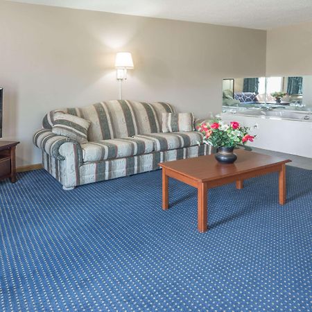 ซูเปอร์ 8 บาย วินด์แฮม โอฟอลลอน มิสซูรี/เซนต์หลุยส์ แอเรีย Hotel ภายนอก รูปภาพ